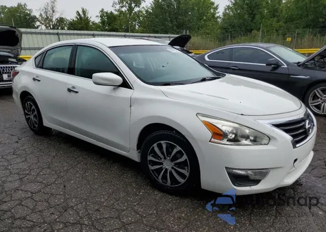 2015 Nissan Altima 2.5 из США, поврежденный, VIN 1N4AL3AP4FC258060
